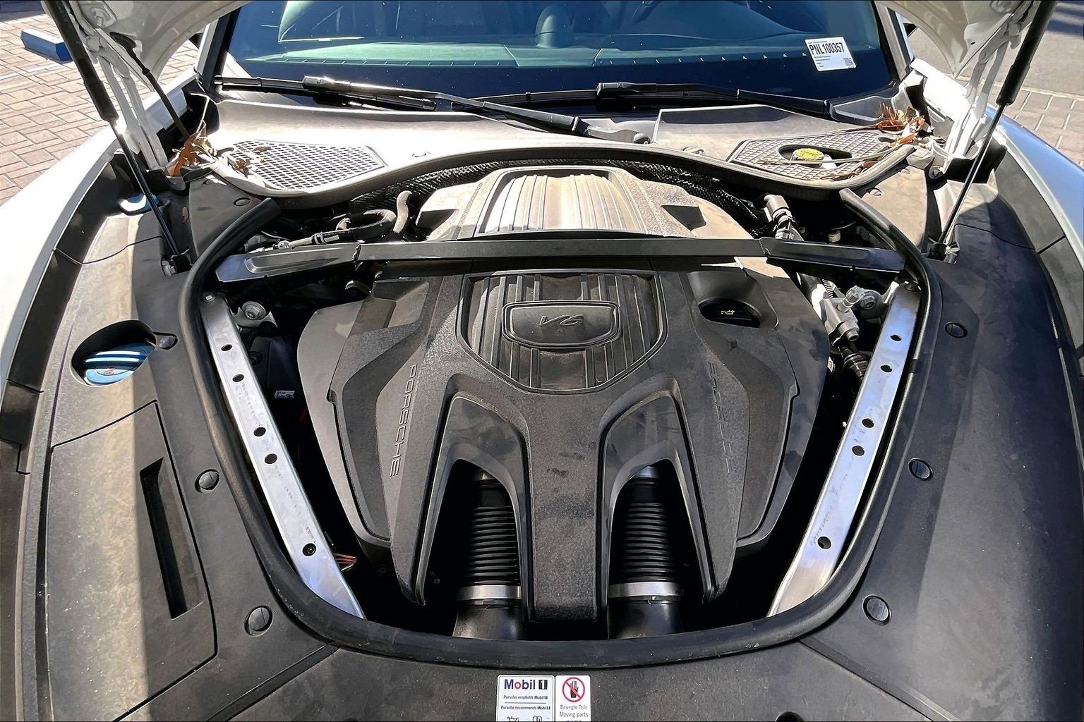 Used 2022 Porsche Panamera image 10