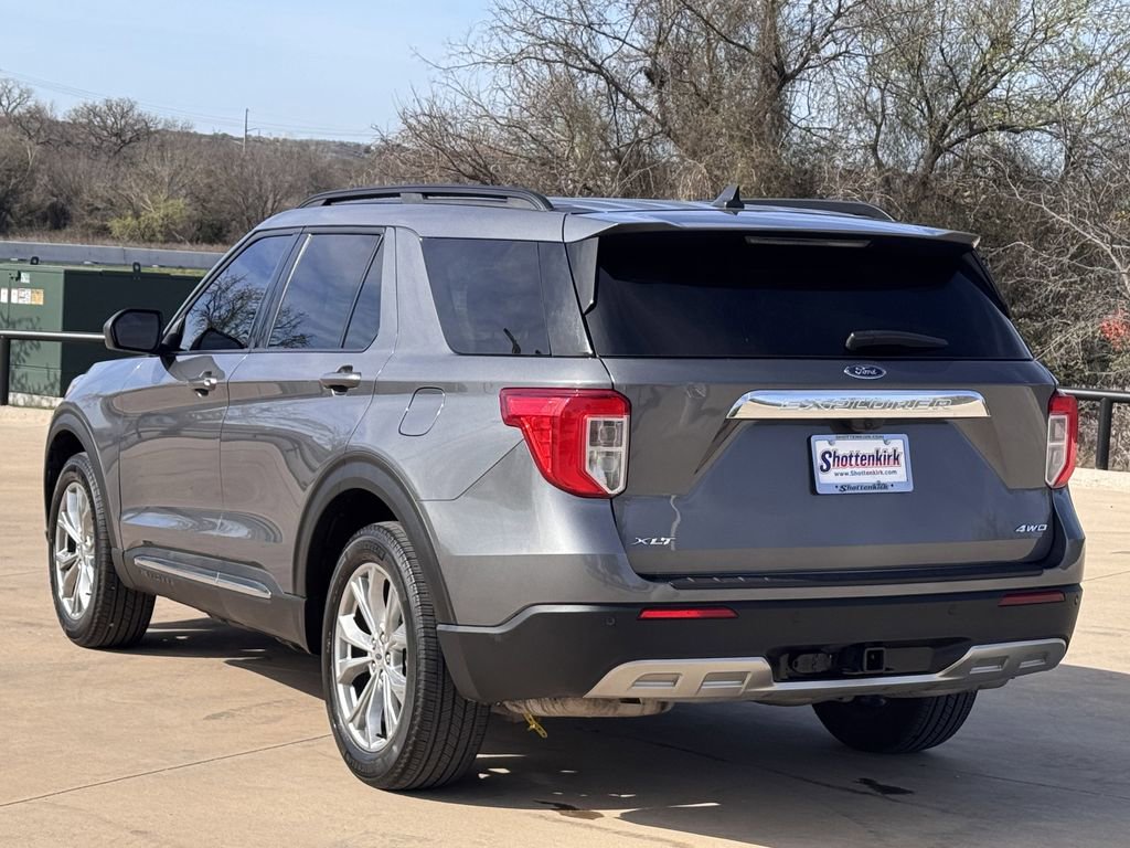 Used 2023 Ford Explorer XLT w/ Equipment Group 202A image 4