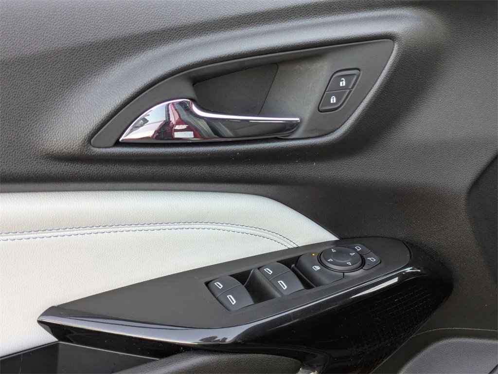 Used 2025 Chevrolet Trax LT w/ LT Convenience Package image 16