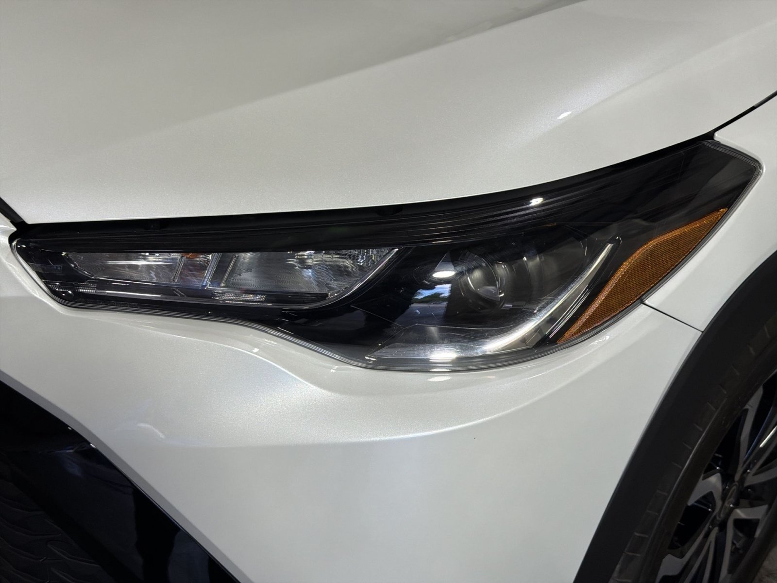Used 2024 Toyota Corolla Cross AWD Hybrid w/ Moonroof Package image 13