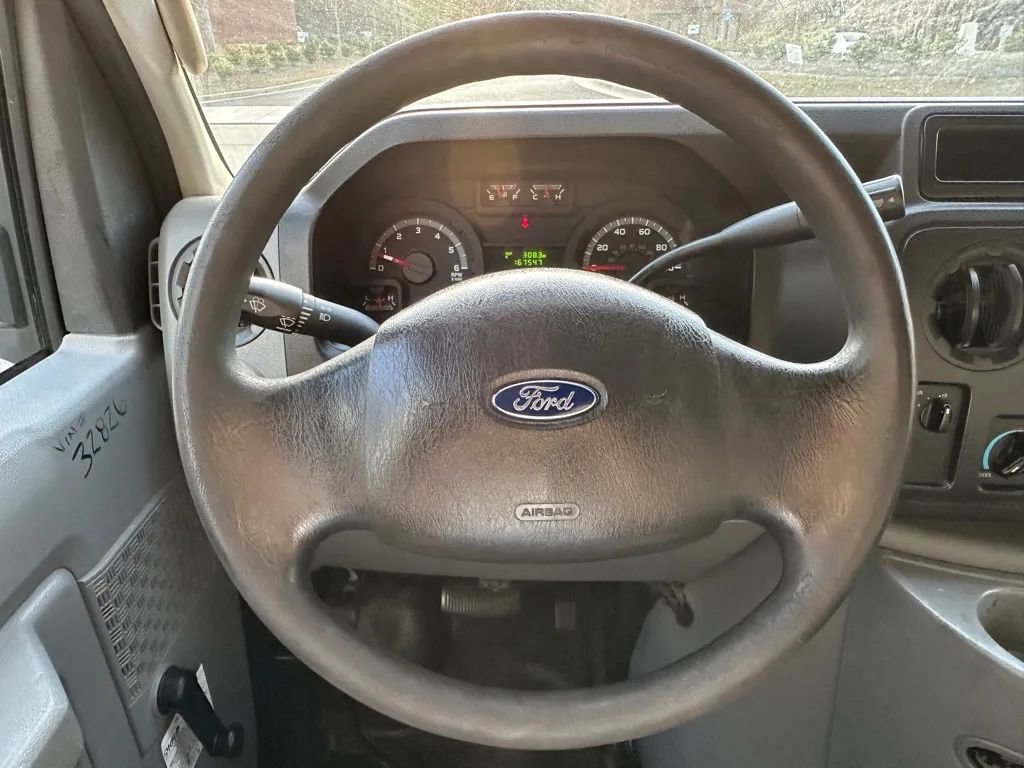 Used 2016 Ford E-350 and Econoline 350 Super Duty image 19