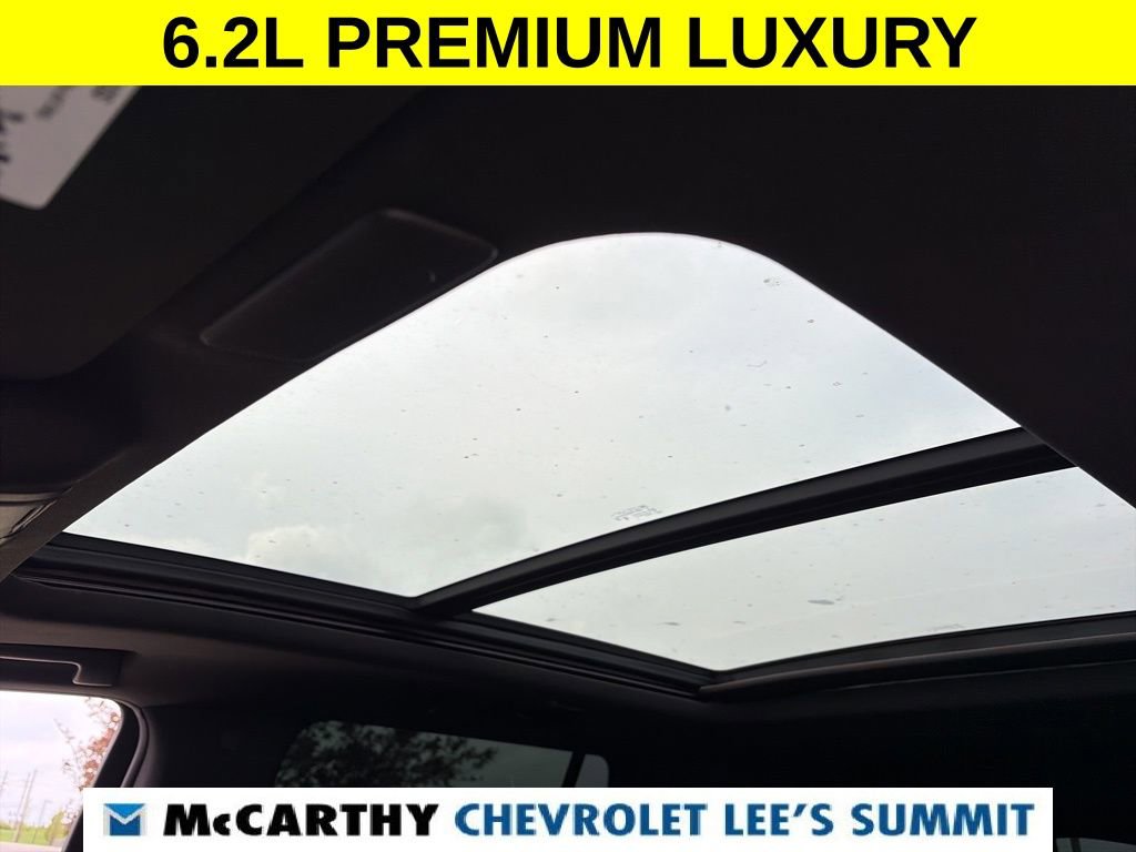 Used 2023 Cadillac Escalade Premium Luxury w/ LPO, Illumination Package AWD/4WD image 6