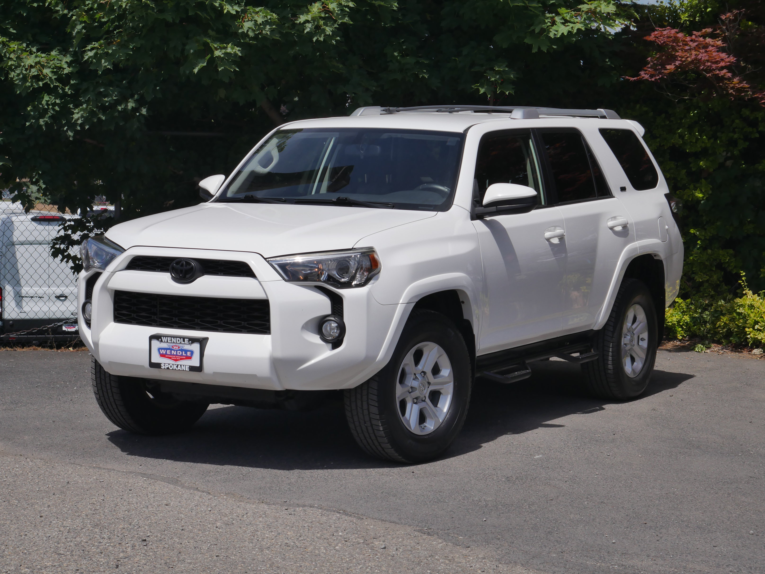 Used 2016 Toyota 4Runner SR5 AWD/4WD image 2