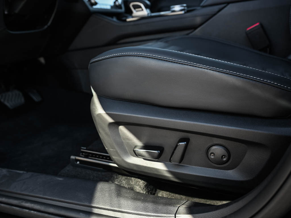 New 2025 Mitsubishi Outlander SE image 18