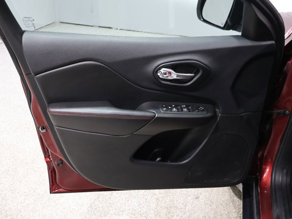 Used 2021 Jeep Cherokee Trailhawk image 13