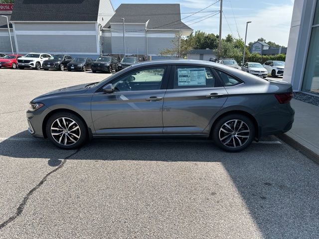 New 2025 Volkswagen Jetta SE image 4