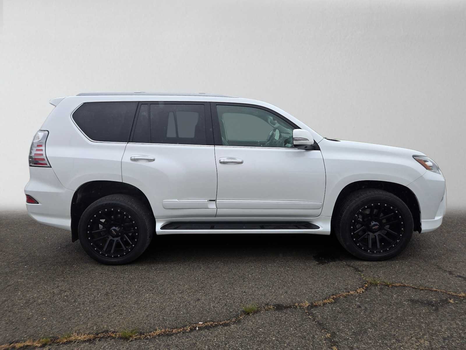 Used 2019 Lexus GX 460 Luxury AWD/4WD image 3