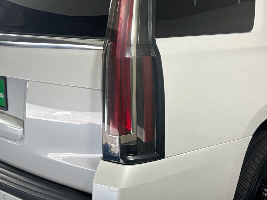 Used 2019 Cadillac Escalade Platinum AWD/4WD image 33
