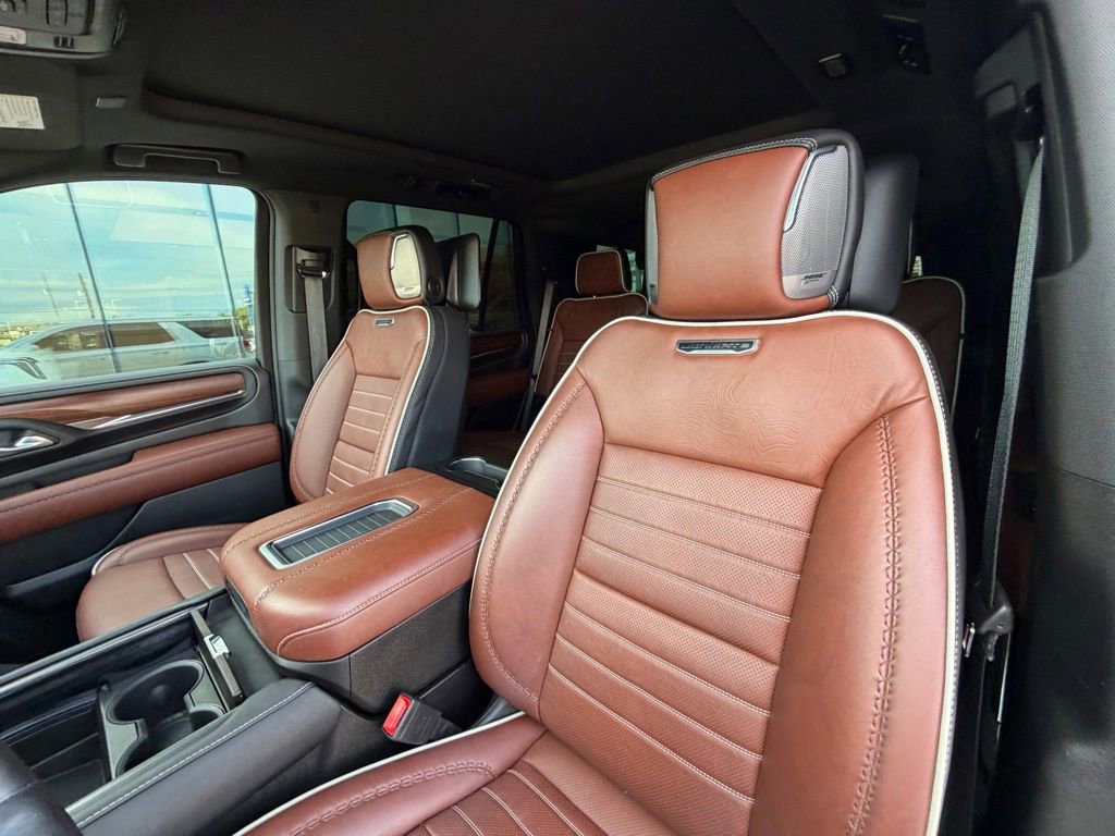 Used 2024 GMC Yukon Denali Ultimate AWD/4WD image 11