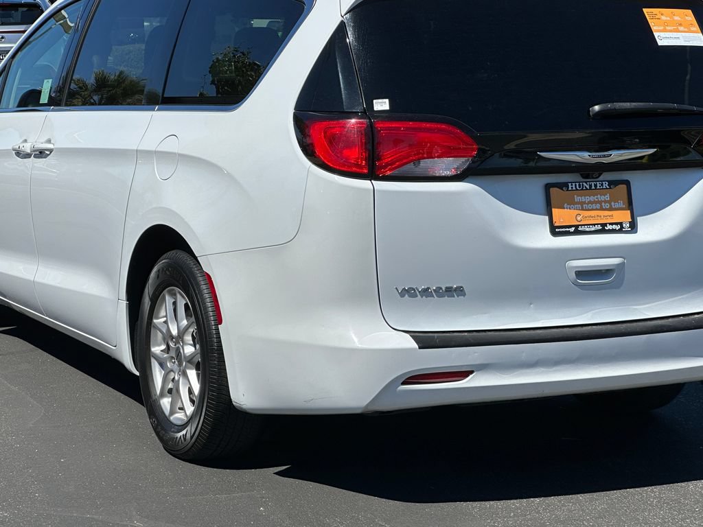 Certified 2024 Chrysler Voyager LX FWD image 6