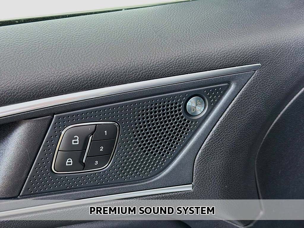 Used 2024 Ford Edge Titanium AWD/4WD image 3