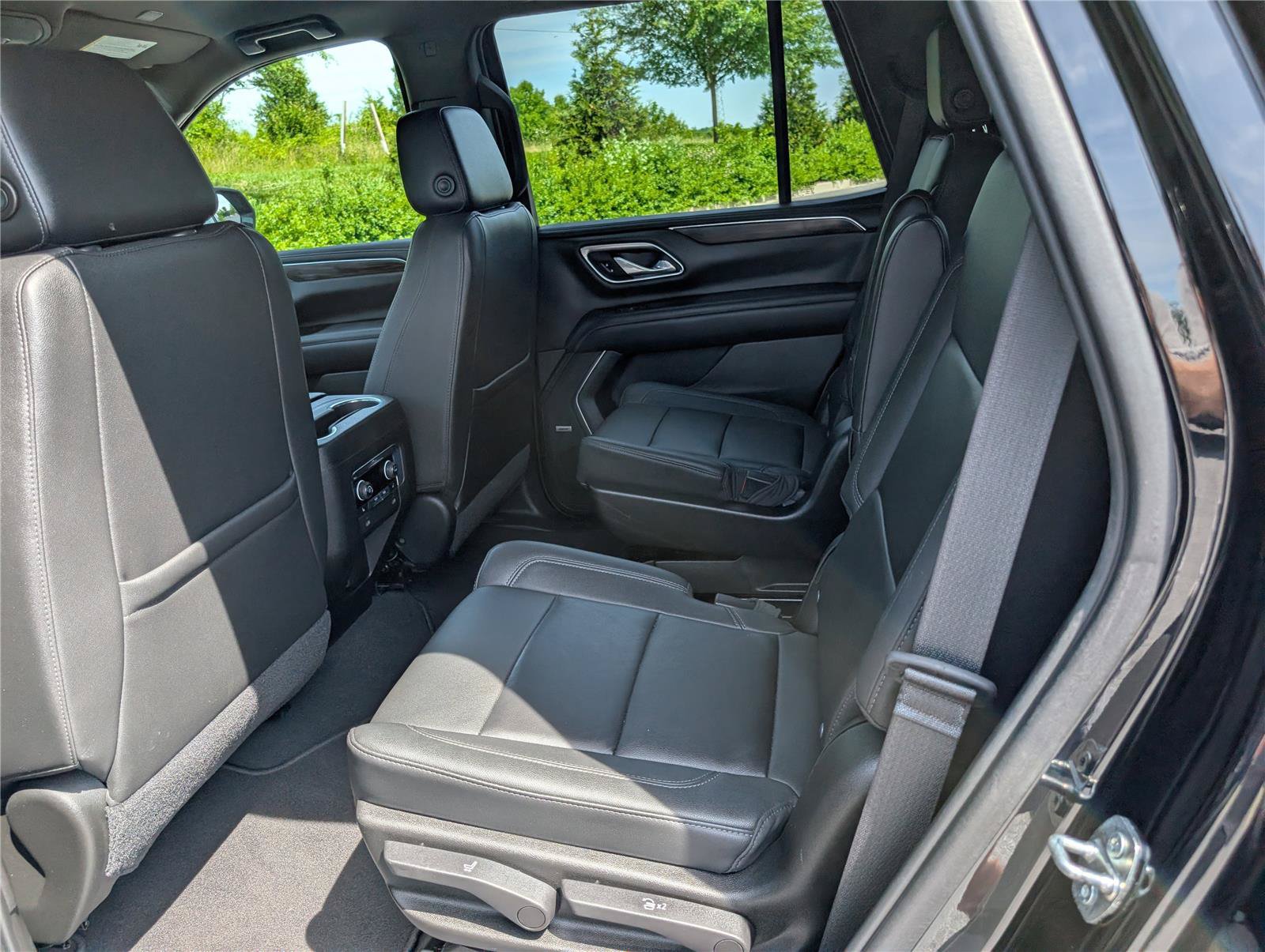 Used 2021 Chevrolet Tahoe Z71 w/ Z71 Off-Road Package AWD/4WD image 15