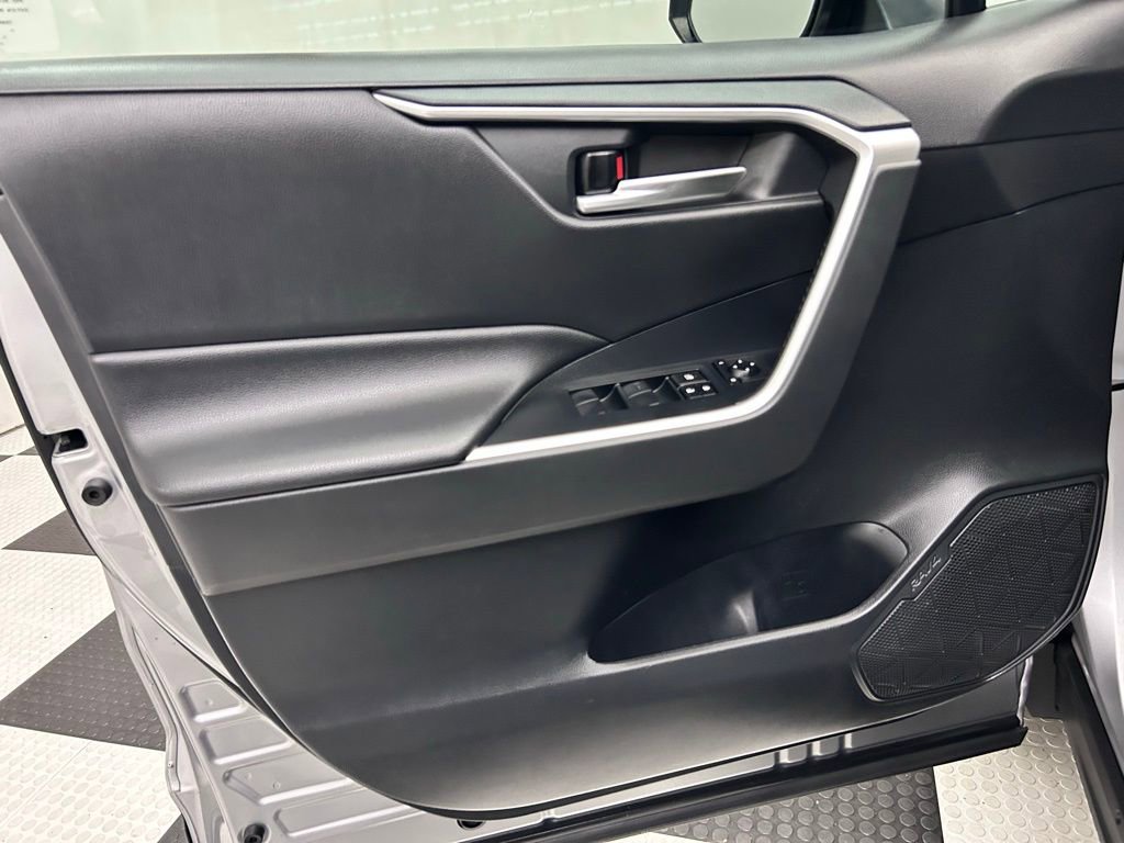 Used 2019 Toyota RAV4 XLE image 10