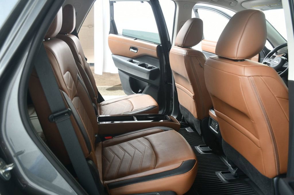 Used 2024 Nissan Pathfinder Platinum FWD image 37