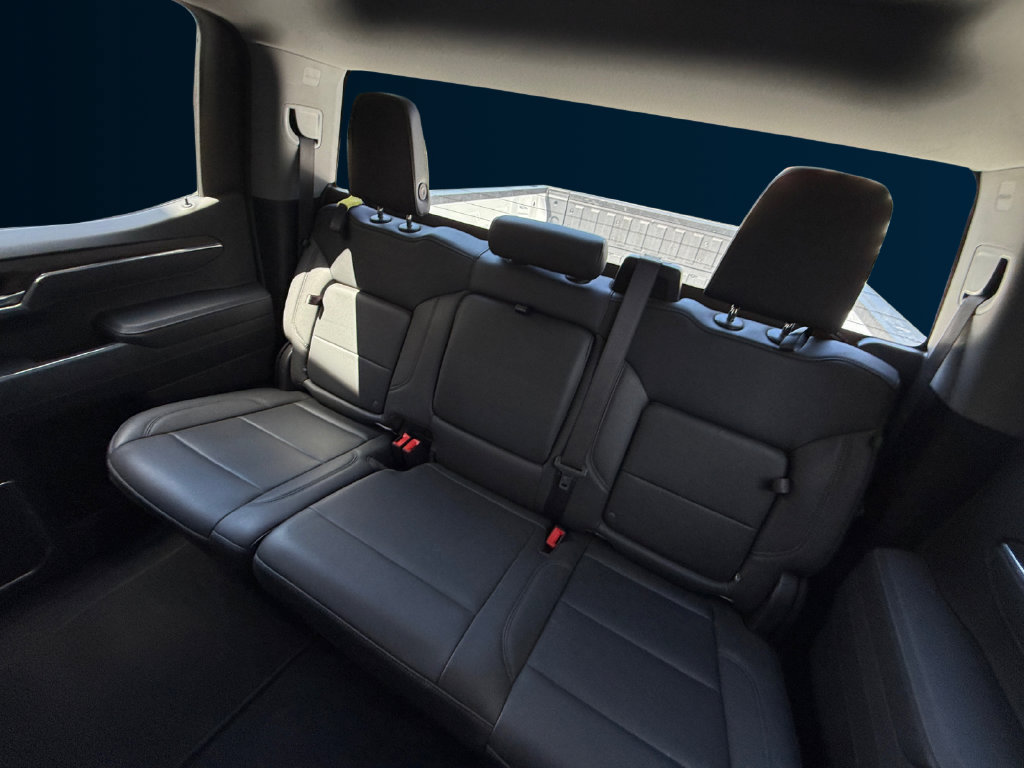 Used 2025 GMC Sierra 1500 SLT AWD/4WD image 16