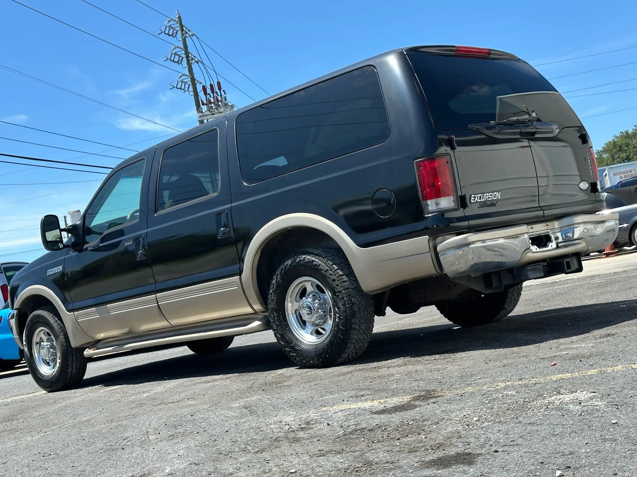 Used 2000 Ford Excursion Limited RWD image 3