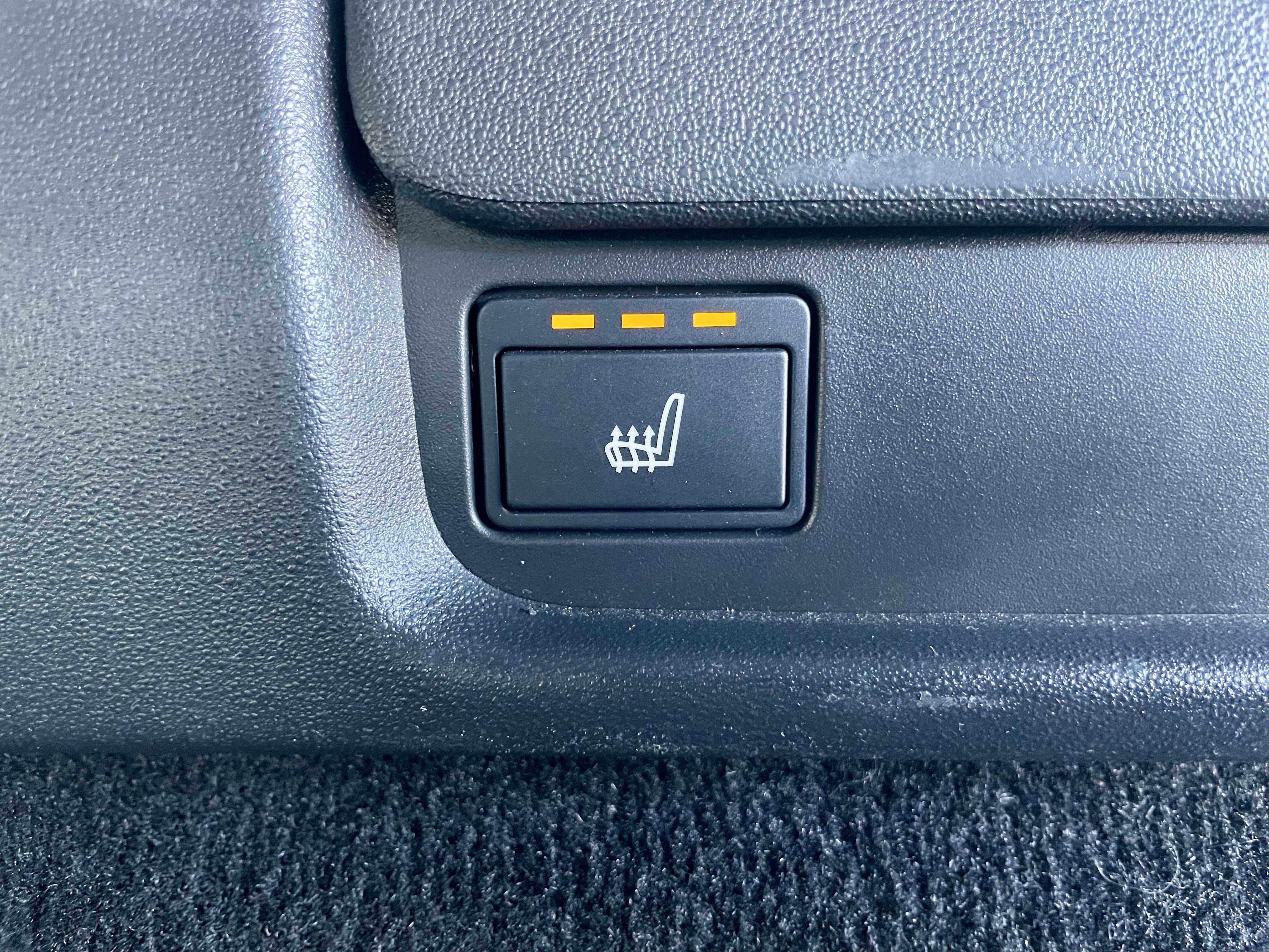 Certified 2024 Land Rover Discovery Dynamic SE image 42