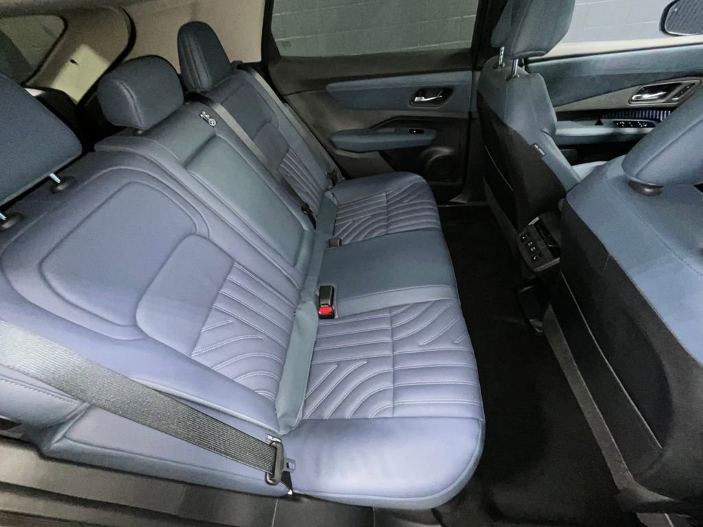 Used 2025 Nissan Ariya Platinum image 16