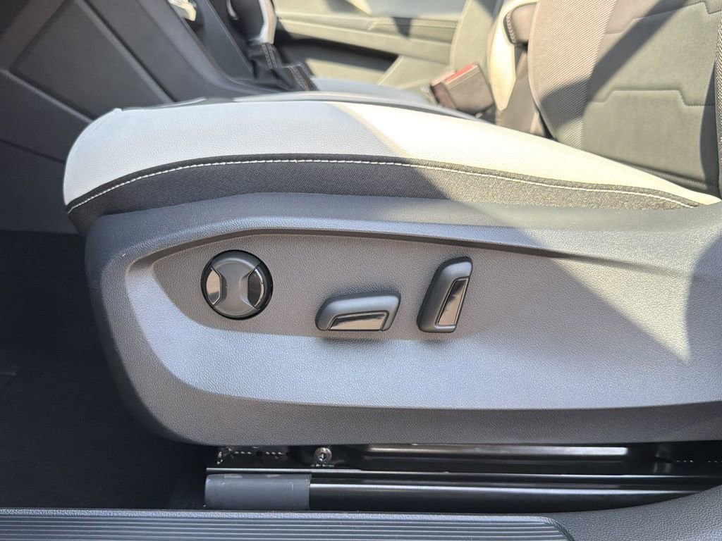 New 2026 Volkswagen Taos SE image 23