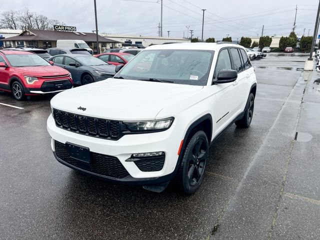 Used 2023 Jeep Grand Cherokee Limited w/ Luxury Tech Group II image 3