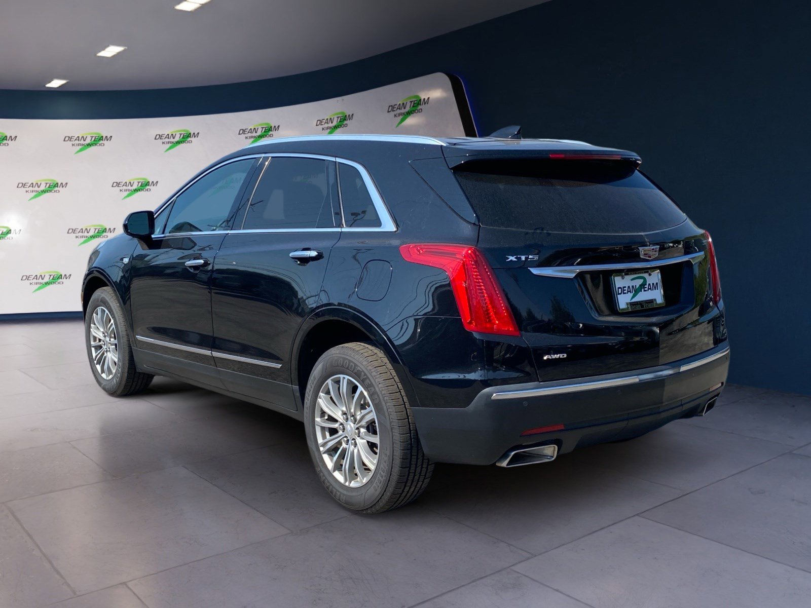 Used 2017 Cadillac XT5 Luxury w/ Driver Awareness Package AWD/4WD image 4