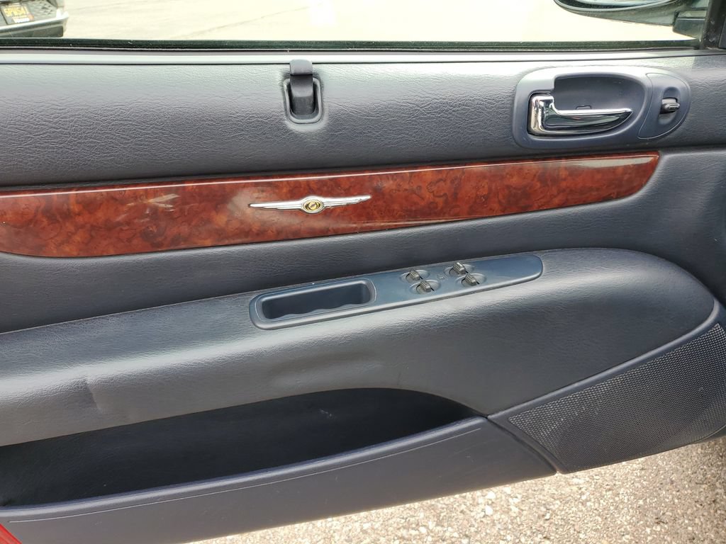 Used 2002 Chrysler Sebring Limited FWD image 17