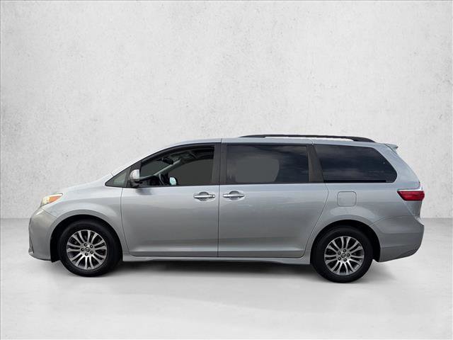 Used 2018 Toyota Sienna XLE image 9