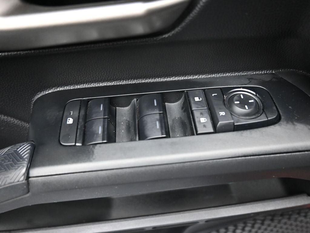 Certified 2025 Toyota Tacoma TRD Off-Road image 6