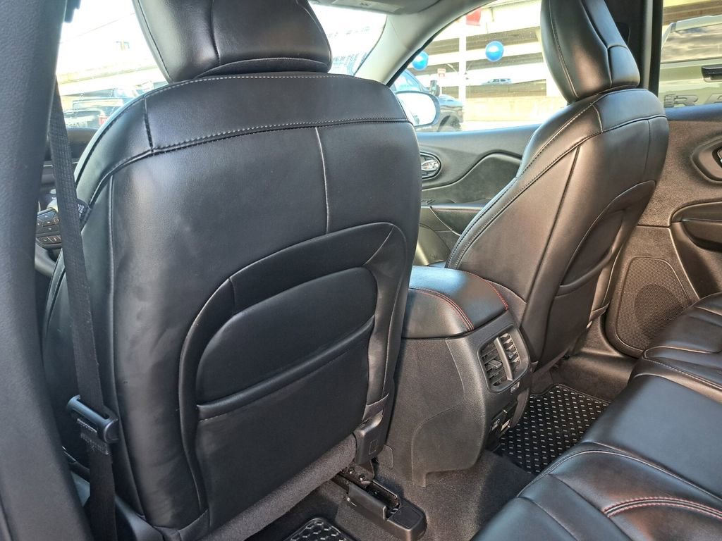 Used 2021 Jeep Cherokee Trailhawk image 22