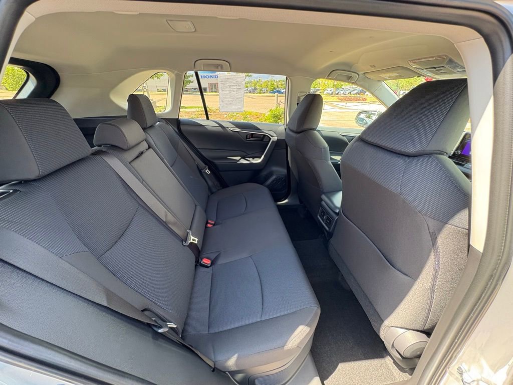 Used 2025 Toyota RAV4 LE image 33