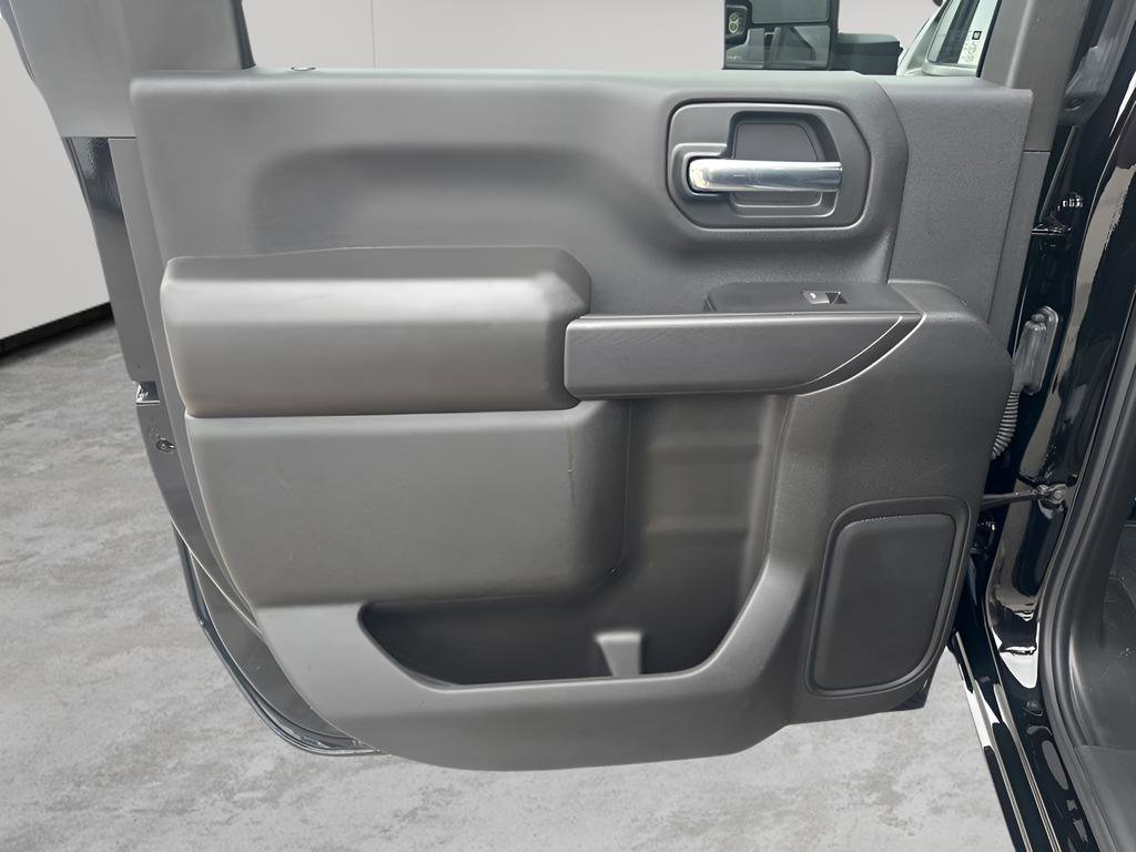 Used 2025 Chevrolet Silverado 2500 Custom w/ Custom Value Package image 16