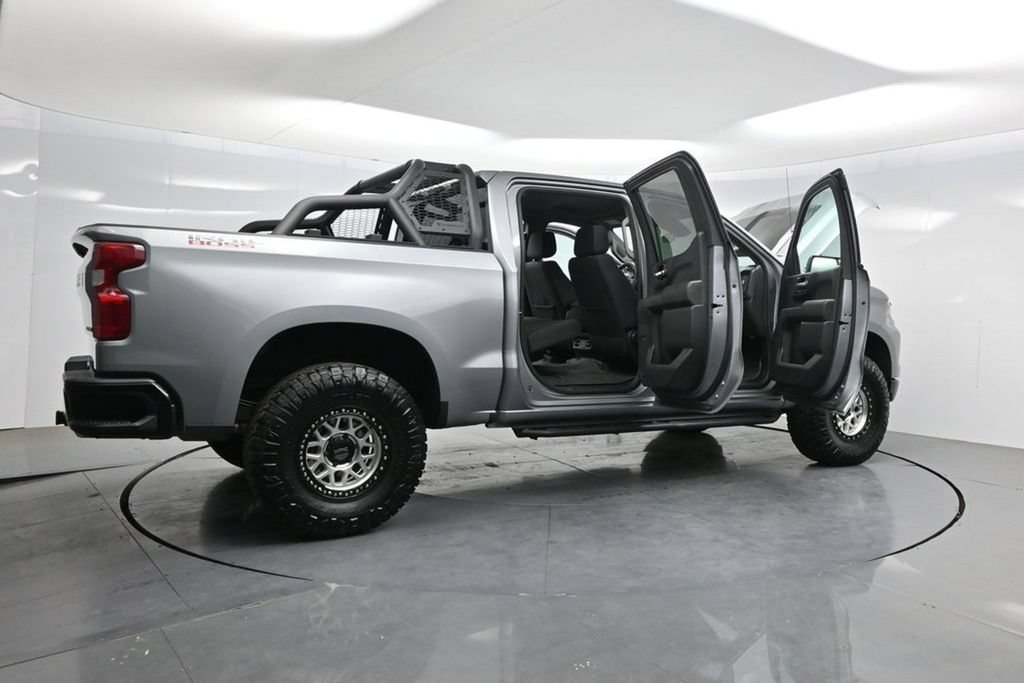 Used 2025 Chevrolet Silverado 1500 Custom Trail Boss w/ LPO, Dark Essentials Package AWD/4WD image 4