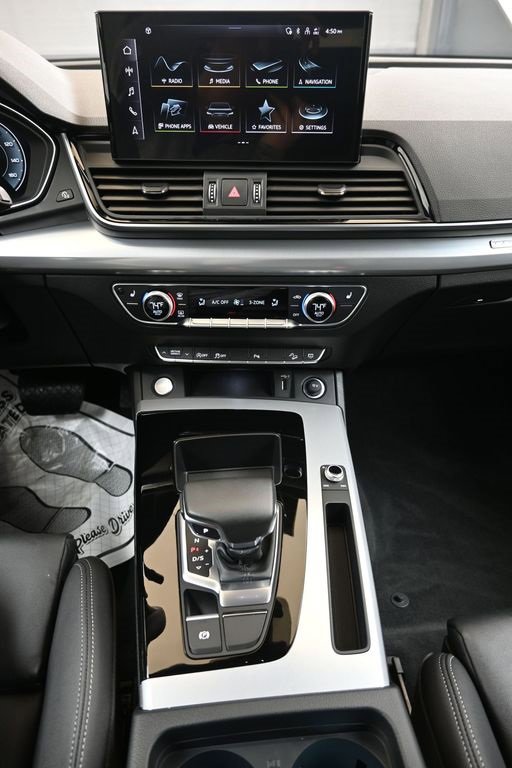Certified 2025 Audi Q5 2.0T Premium w/ Convenience Plus Package image 28