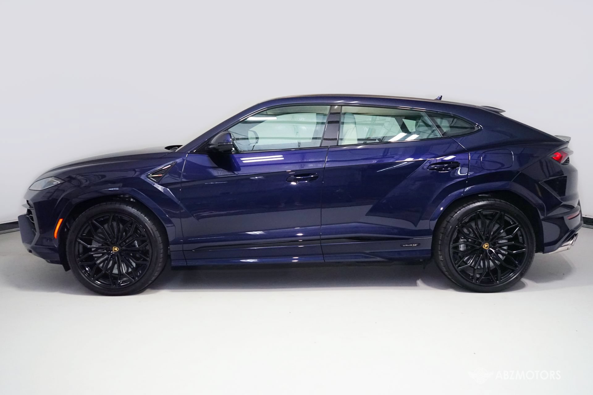 Used 2025 Lamborghini Urus SE AWD/4WD image 5