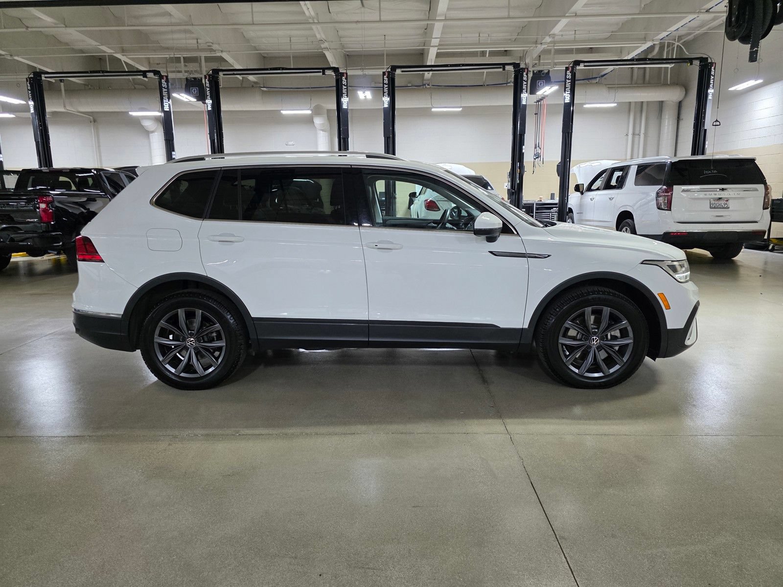 Used 2022 Volkswagen Tiguan SE FWD image 8