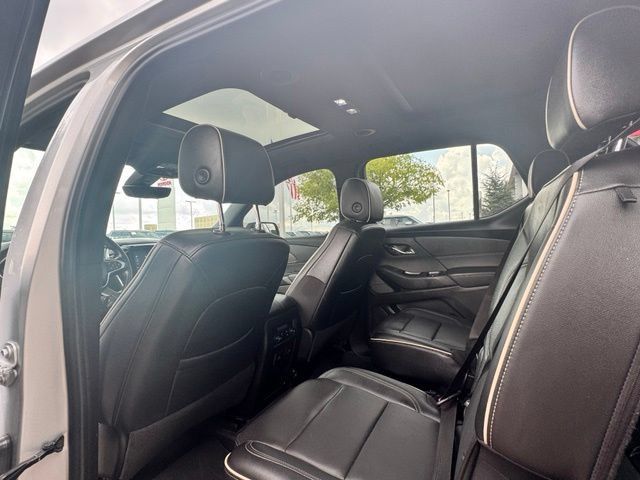 Used 2022 Chevrolet Traverse Premier w/ Redline Edition AWD/4WD image 16