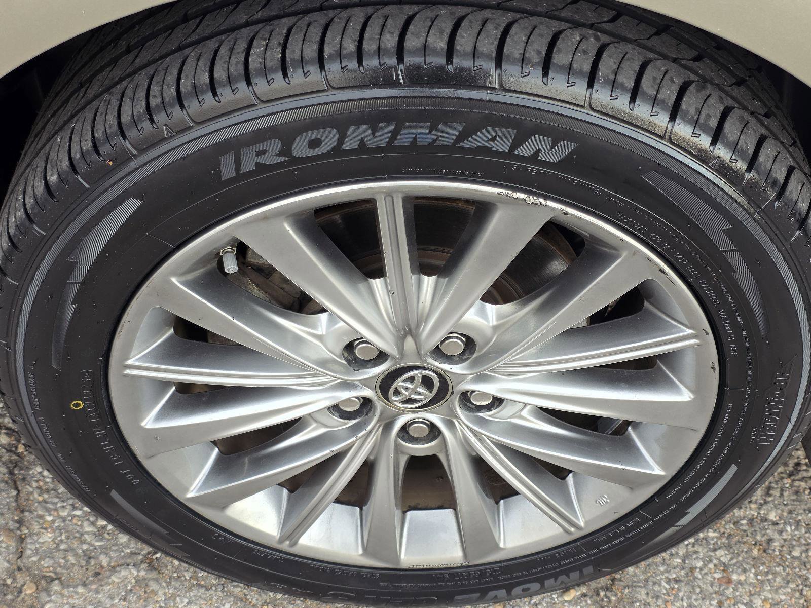 Used 2018 Toyota Avalon Limited FWD image 45