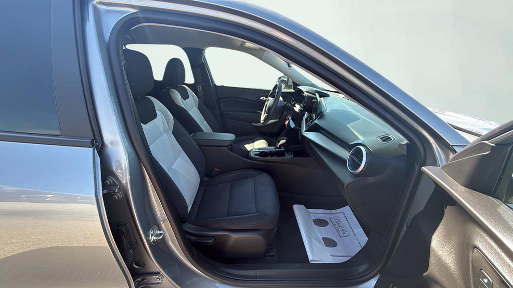Used 2024 Chevrolet Trax LS w/ LS Convenience Package FWD image 33