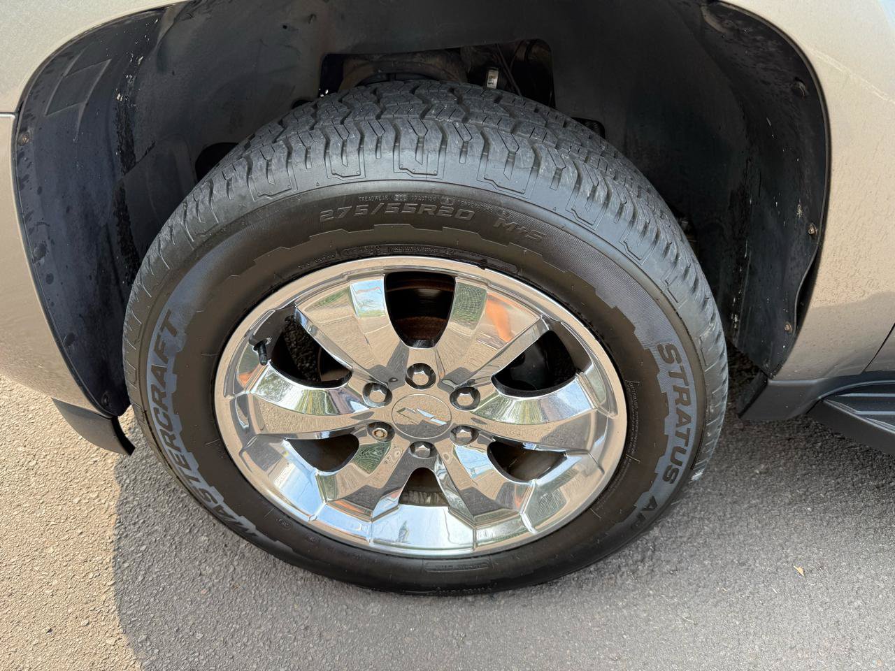 Used 2008 Chevrolet Suburban LTZ w/ LTZ Preferred Equipment Group AWD/4WD image 36