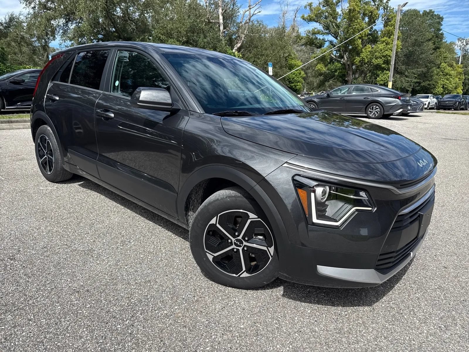 Used 2025 Kia Niro LX FWD image 6