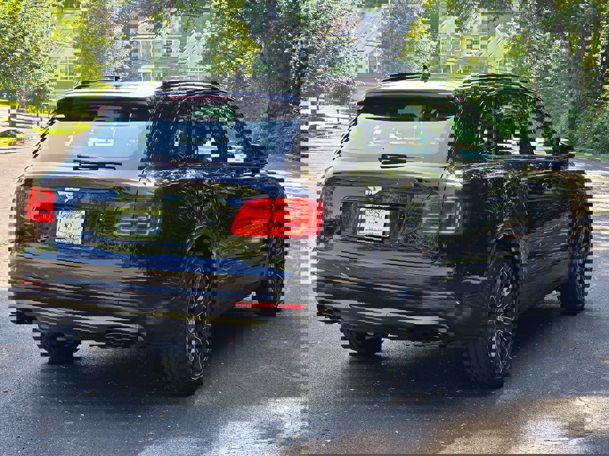 Used 2020 Bentley Bentayga Design Series image 6