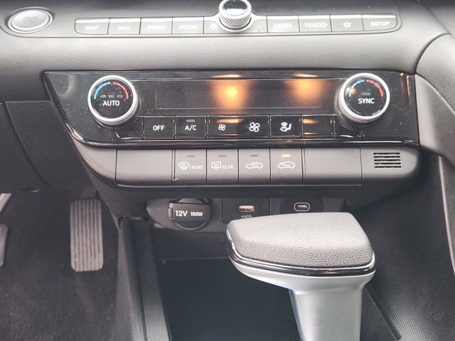 Used 2024 Hyundai Elantra SEL image 17