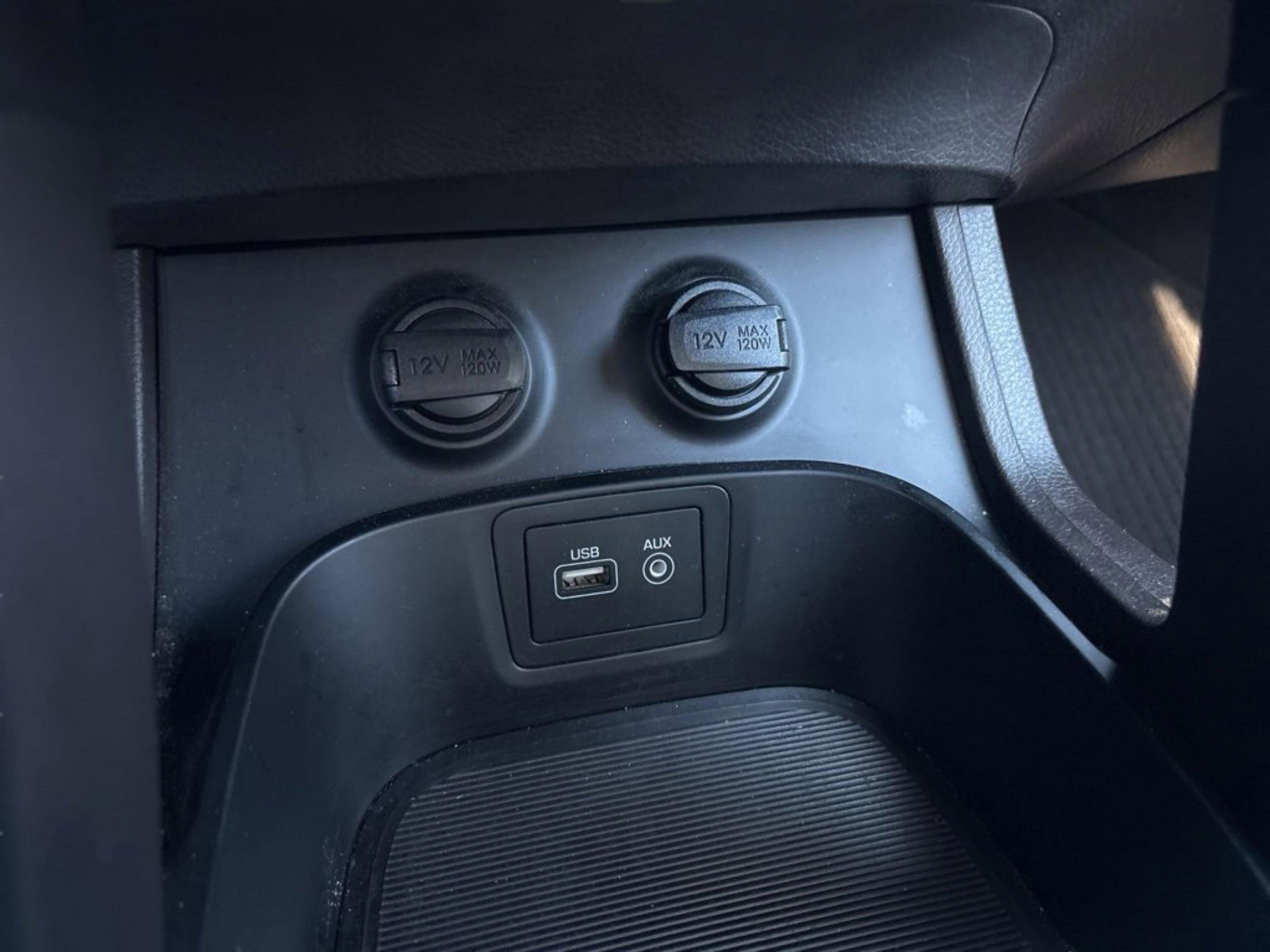 Used 2018 Hyundai Santa Fe SE image 19