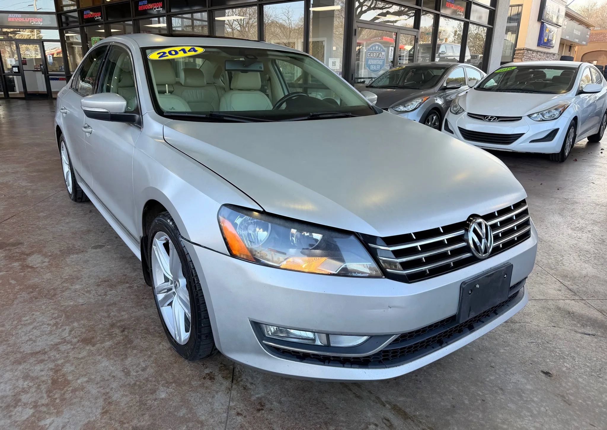 Used 2014 Volkswagen Passat TDI SEL Premium image 1
