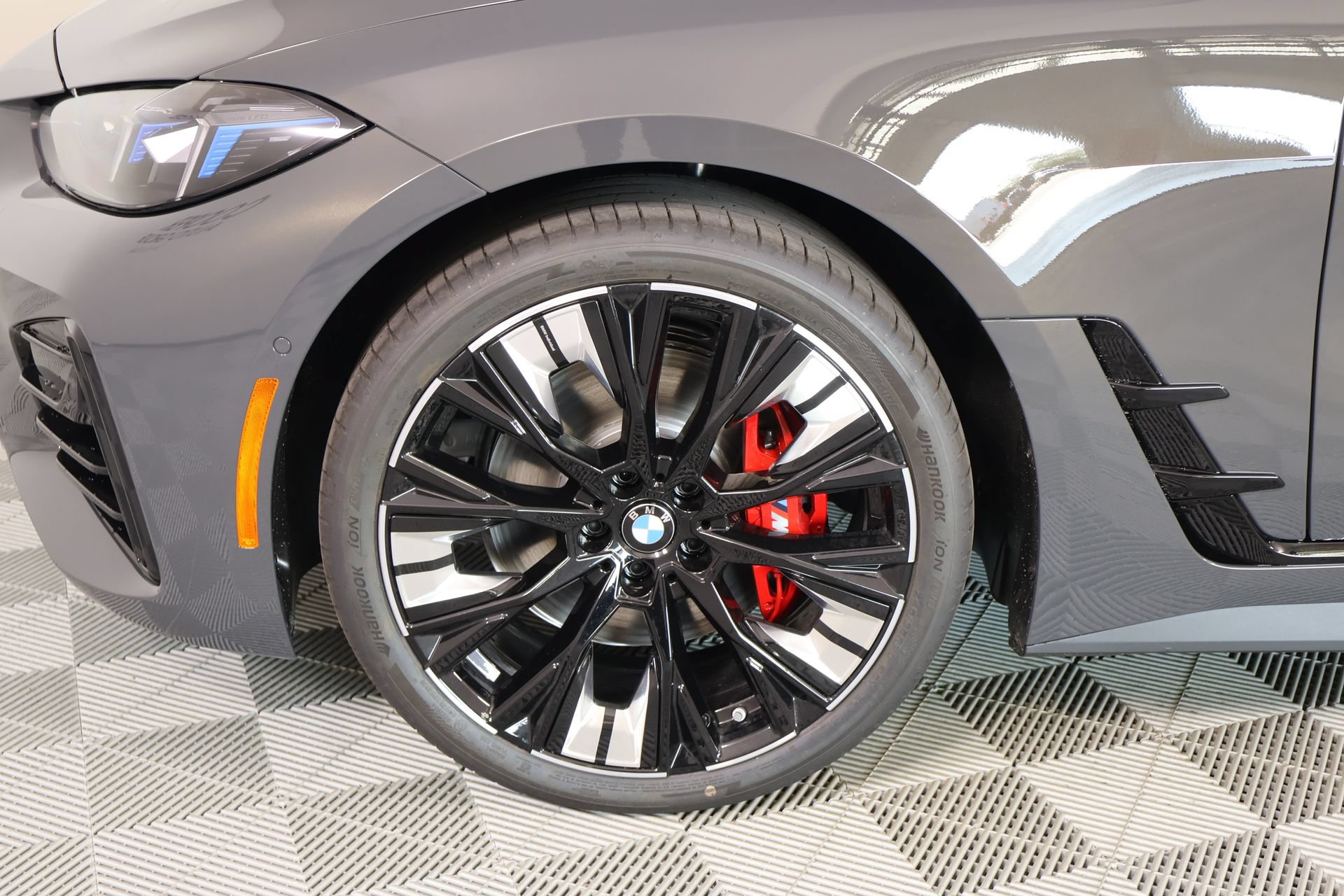 New 2026 BMW 430i xDrive w/ M Sport Package AWD/4WD image 18