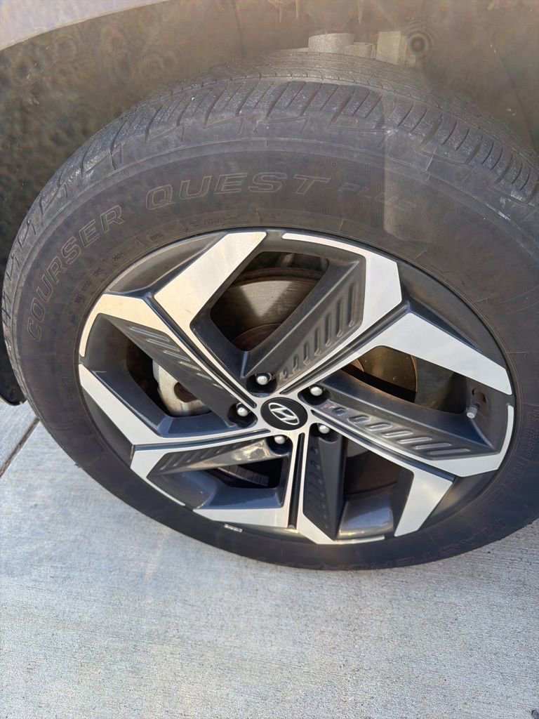 Used 2022 Hyundai Tucson Limited image 14