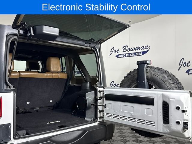 Used 2012 Jeep Wrangler Unlimited Rubicon w/ Dual Top Group image 13