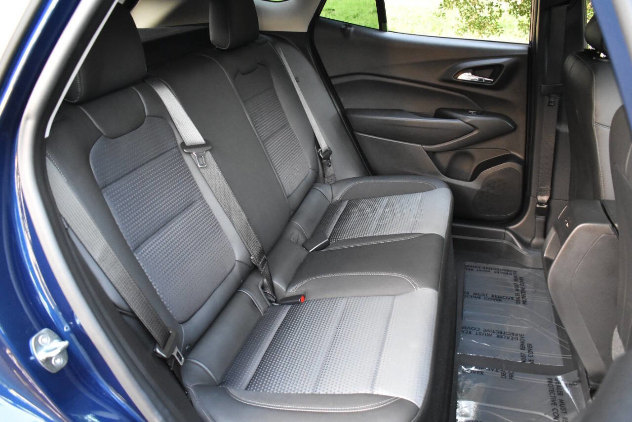 Used 2024 Chevrolet Trax LT w/ Sunroof Package FWD image 39