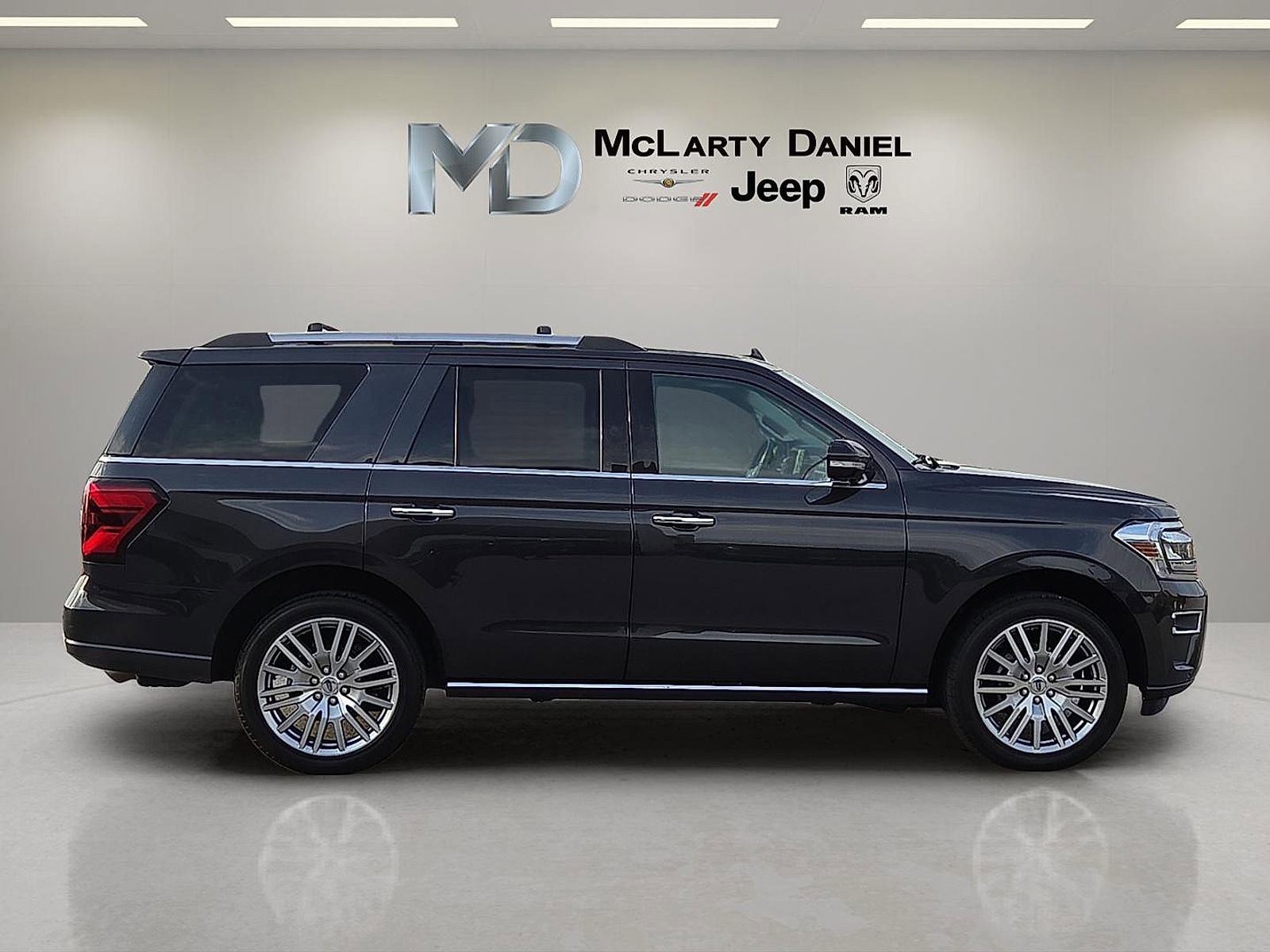 Used 2024 Ford Expedition Limited AWD/4WD image 6