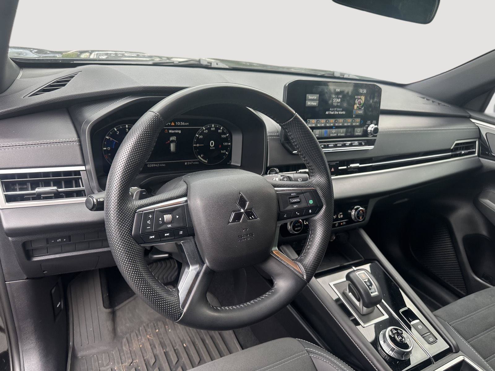 Used 2024 Mitsubishi Outlander SE Black Edition FWD image 10